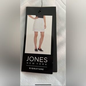 Jones New York White Short  Skirt Size M